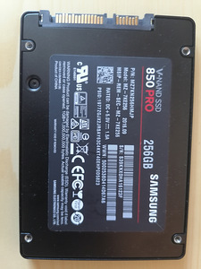 Samsung 850 Pro 256 GB 2,5 "SATAIII 3D V-NAND (2 foto / 3)