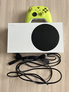 Xbox Series S (2 фото из 2)