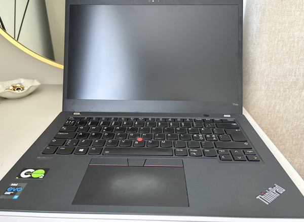 Lenovo Thinkpad T14s Gen2 (I7,16GB,512SSD)