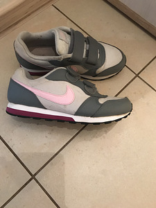 Nike кроссовки (2 фото из 2)