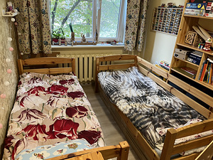 Puidust narivoodi+madratsid ja kaks ratastel pesukasti (5 foto / 5)