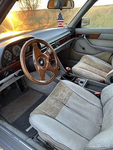 Mercedes-Benz 280SE (7 foto / 9)