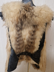 Vest. Looduslik karusnahk (2 foto / 2)