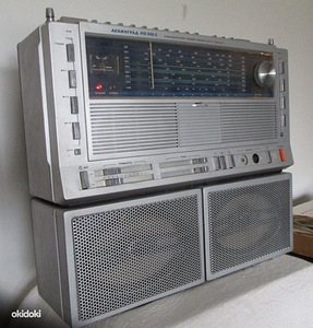 Nõukaaegne kõrgklassi transistorraadio Leningrad-015