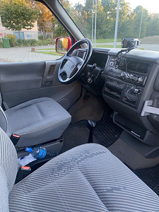Volkswagen Multivan (4 фото из 5)