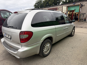 Chrysler Voyager 2.8 D. Автомат (2 фото из 9)