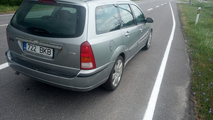 Ford Focus Ghia 1.8td (4 foto / 9)