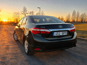 Toyota corolla 1.6 automaat LPG (2 foto / 5)