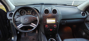 Mercedes Benz ML 320CDi 4 Matic (14 foto / 15)