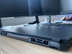 Gigabyte AORUS 17 XE4-73EE514SH Black, 17.3 ", IPS, FHD (6 foto / 8)