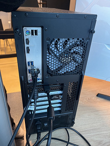 Gaming PC (4 foto / 5)