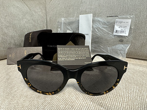 Päikeseprillid Tom Ford Lou TF741 01A (1 foto / 6)
