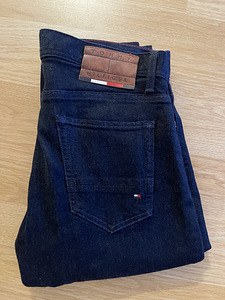 Tommy Hilfiger 29/32 (4 foto / 5)