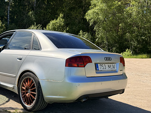 Audi A4 (4 foto / 11)