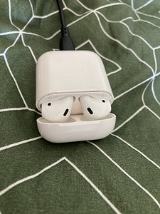 Продам AirPods 1st-Gen (3 фото из 3)