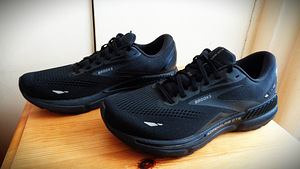 №45(stm 29sm)-BROOKS Adrenaline GTS*23(USA) (3 foto / 10)
