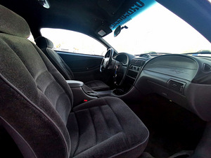 Ford Mustang 3.8 bensiin, manuaal (3 фото из 5)