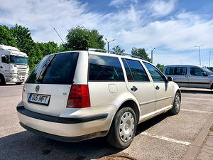 Volksvagen Golf 2006 77kw мануал бензин (6 фото из 15)