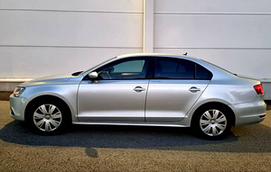 Volkswagen Jetta 1.2 manuaal 77kw Üv 2024 dets (8 foto / 11)