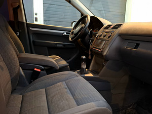 Vw Touran 1.9D 6 käiku manu Üv 2025.03 (7 foto / 10)