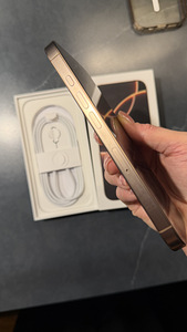 iPhone 16 Pro 256gb Titanium (6 foto / 8)