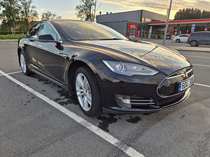 2014 Tesla Model S 85 - Tasuta kiirlaadimine ja andmeside (11 foto / 15)