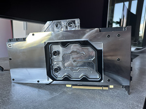 Alphacool Eisblock Aurora Acryl GPX-N + Active Backplate (2 фото из 4)