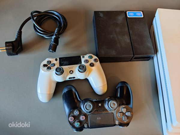 PS4 PRO 1TB WHITE, CONTROLLERS, CAMERA AND VR BOX (foto #7)