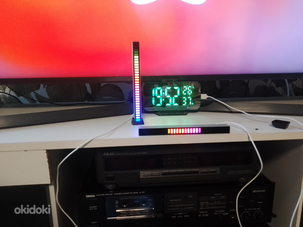 Muusika rütmis vilkuvad led pulgad
