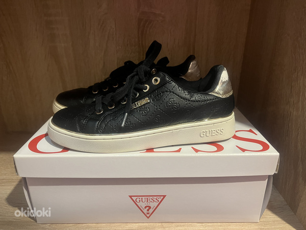 Кроссовки Guess