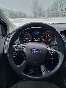 Ford Focus 1.6 85kW (11 foto / 14)