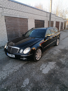 Mercedes e220 sport pakett (8 foto / 13)