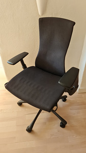 Herman Miller Embody (2 foto / 2)