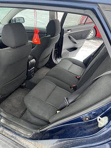 M:Toyota avensis (6 foto / 8)