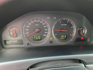 Volvo v70 (5 foto / 12)