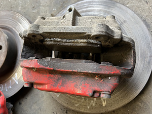 Mercedes-Benz W211 4-kolviga pidurisuportid Brembo (2 foto / 3)