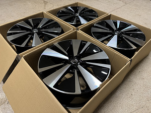 17" Nissan новые диски 5x114,3 (3 фото из 7)