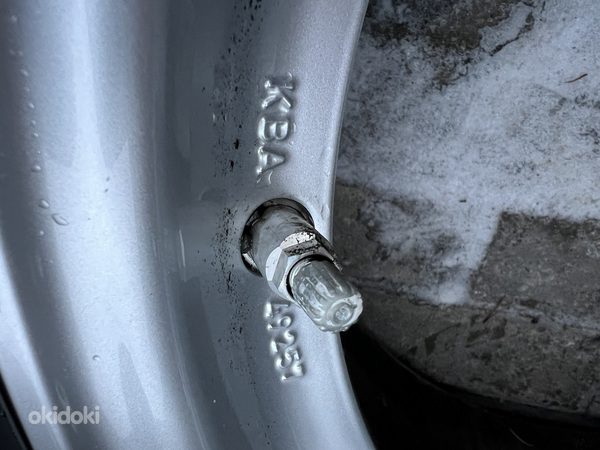 16-дюймовые колеса Dezent 5x120 + шины 225/55/16 (фото #8)