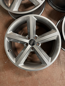 18" оригинальные диски Audi 5x112 (1 фото из 8)