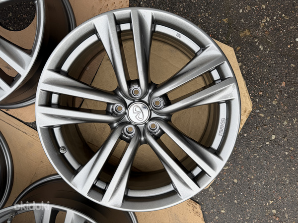 19" Infinity/Nissan originaalveljed 5x114,3 + andurid