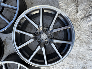18" оригинальные диски Tesla Model 3 5x114,3 + датчики (1 фото из 9)