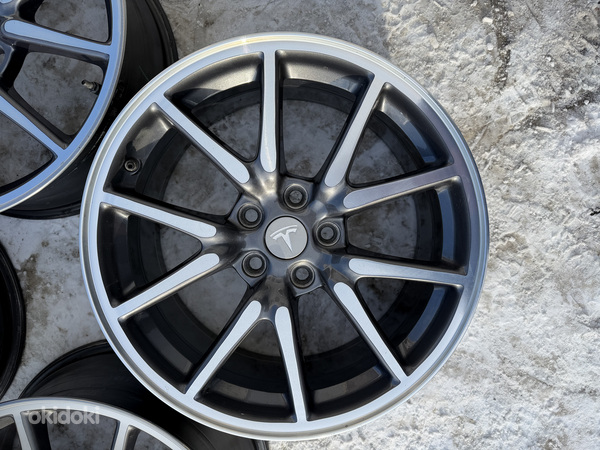 18" оригинальные диски Tesla Model 3 5x114,3 + датчики