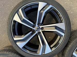 22" оригинальные диски Volvo XC90 5x108 + летние шины 7мм (4 фото из 10)