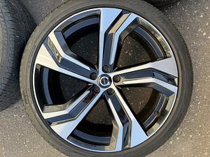 22" оригинальные диски Volvo XC90 5x108 + летние шины 7мм (5 фото из 10)