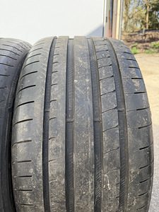 275/40/19 Good Year suverehvid 2tk 7mm dot2022 (2 foto / 7)