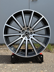 22" оригинальные диски Mercedes-Benz GLS/GLE 5x112 (одинаковой ширины) (1 фото из 9)
