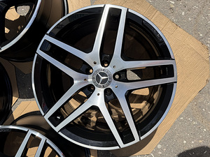 19" оригинальные диски Mercedes-Benz AMG разной ширины 5x112 (W222) (4 фото из 10)