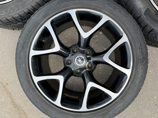 18" Opel Insignia veljed 5x120 + 245/45/18 m+s