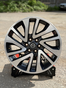18" оригинальные диски Nissan Navara 6x114,3 (1 фото из 8)