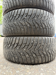 215/45/17 шины Kumho с шипами 7-8мм (2 фото из 6)